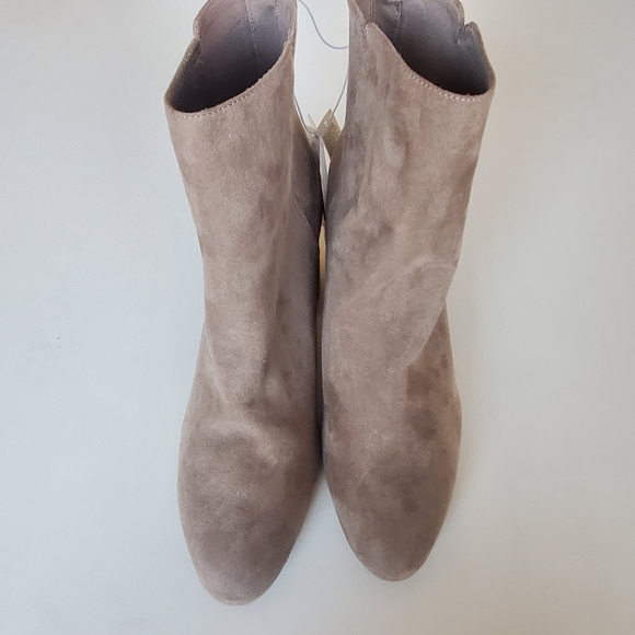 Women's Faux Suede Boots - Old Navy Size 9 NWT - Picture 3 of 6